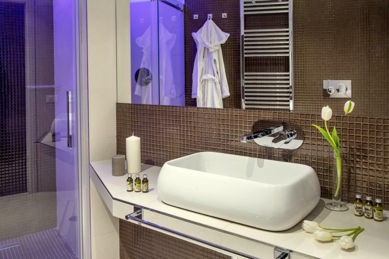 Gcf Luxury Suites, Guest House Rom Exteriör bild
