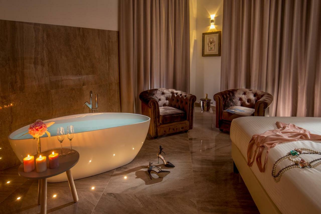 Gcf Luxury Suites, Guest House Rom Exteriör bild