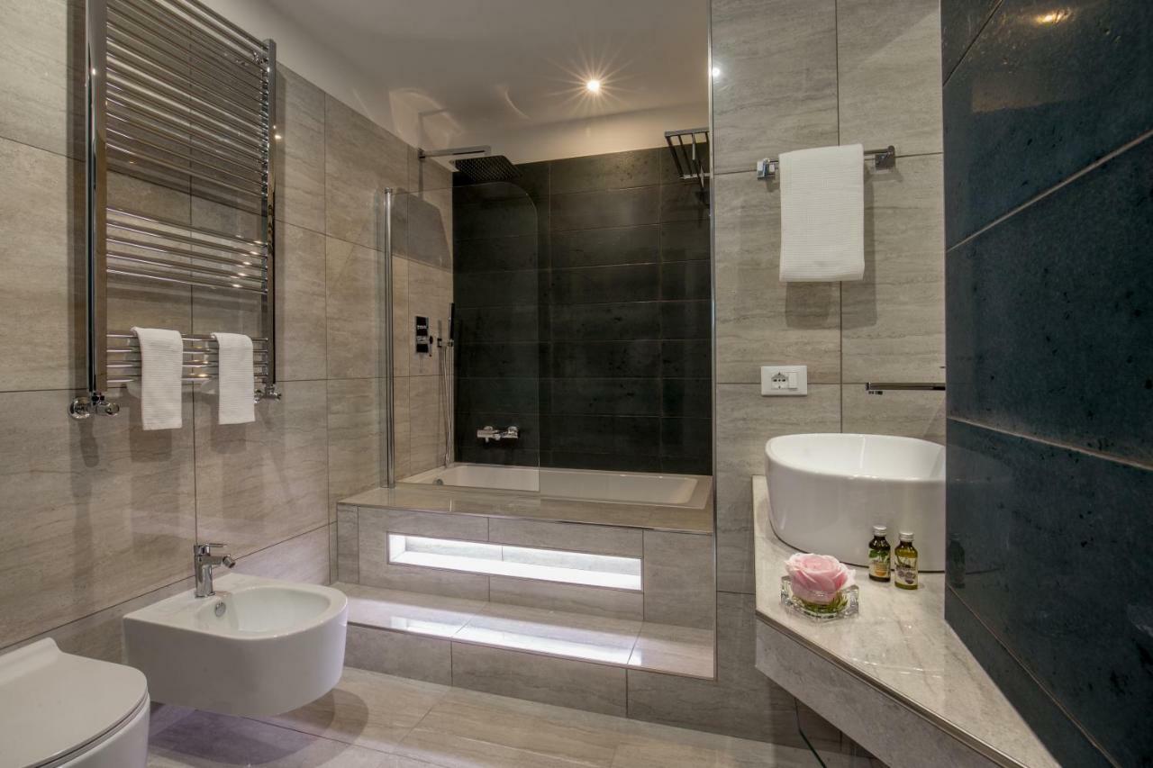 Gcf Luxury Suites, Guest House Rom Exteriör bild
